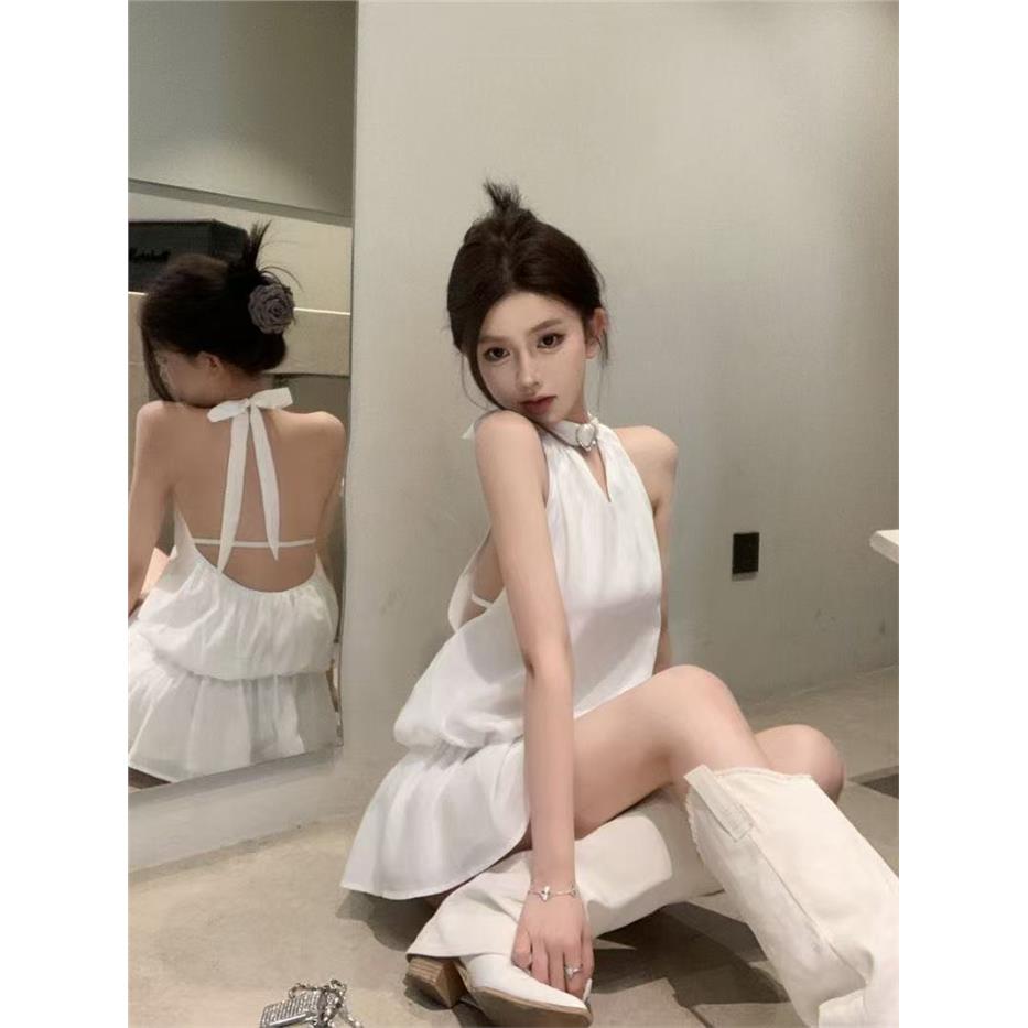 2025夏季新款白色露背挂脖连衣裙女纯欲风高腰短裙设计感辣妹裙
