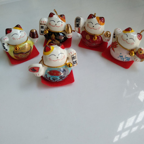 小号车载招财猫摆件办公室桌面客厅招财装饰品创意汽车车内迷你