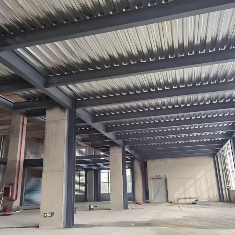 南京登峰钢结构隔层  钢结构楼梯  阳光房  电焊加工钢架上们焊接