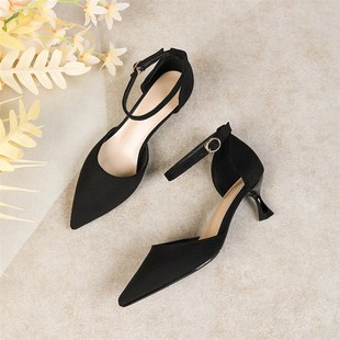 黑色尖头高跟鞋一字扣带细跟2025新款春夏绒面包头凉鞋女中空单鞋