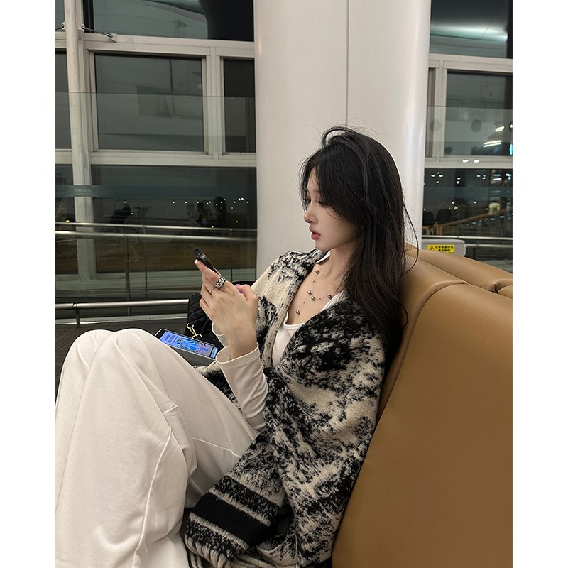 by onion水墨黑白花纹围巾秋季围脖女韩版百搭高级感保暖斗篷披肩