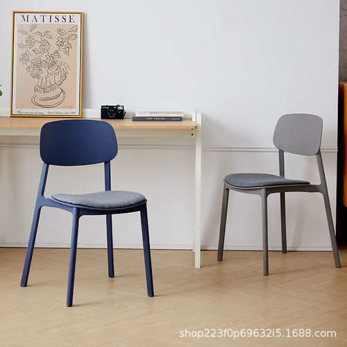 塑料椅子餐椅家用餐厅桌椅加厚北欧网红凳子靠背椅现代简约书桌椅
