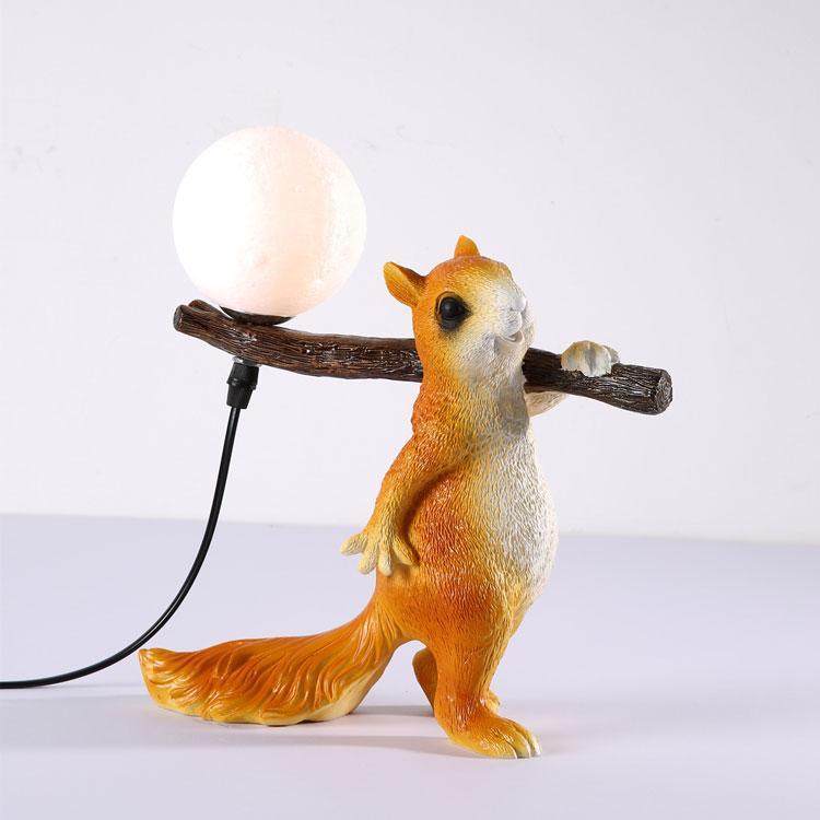 创意装饰树脂松鼠台灯儿童房床头卡通灯网红摆件北欧现代月球台灯