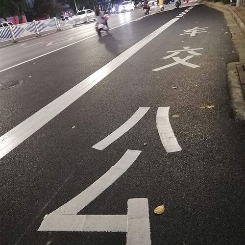 热销广西崇左马线人行道马路划线路边指示线标线热熔划线施工承包