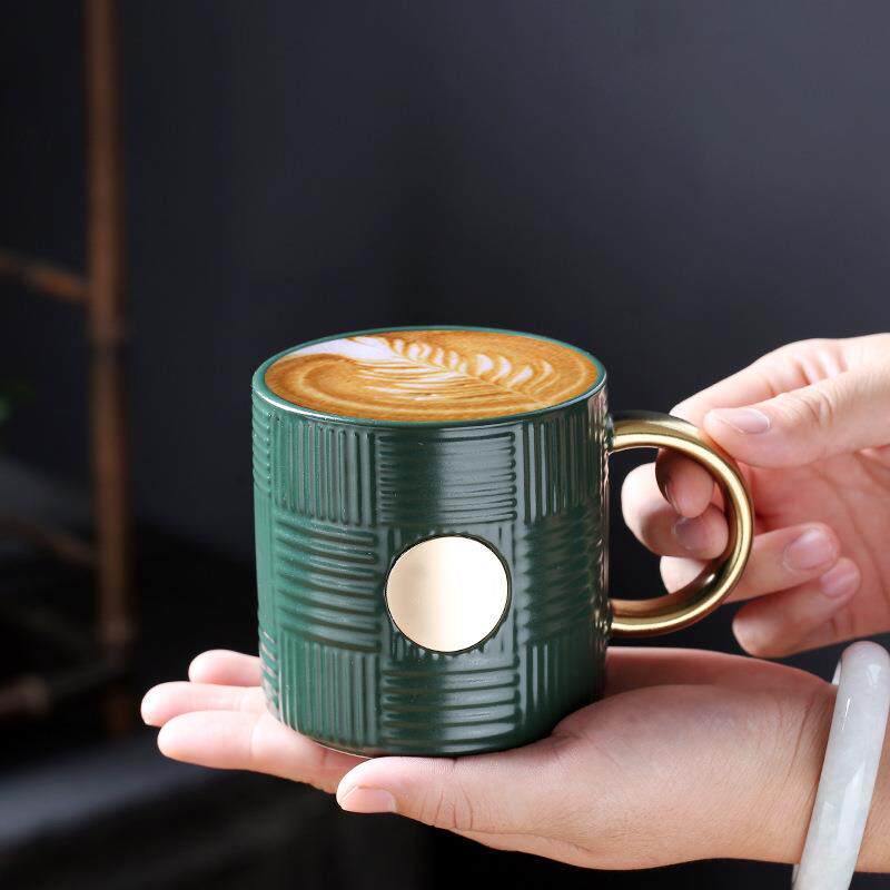 新款直销大容量陶瓷杯星巴铜章杯牛奶咖啡杯高颜值马克杯logo定制