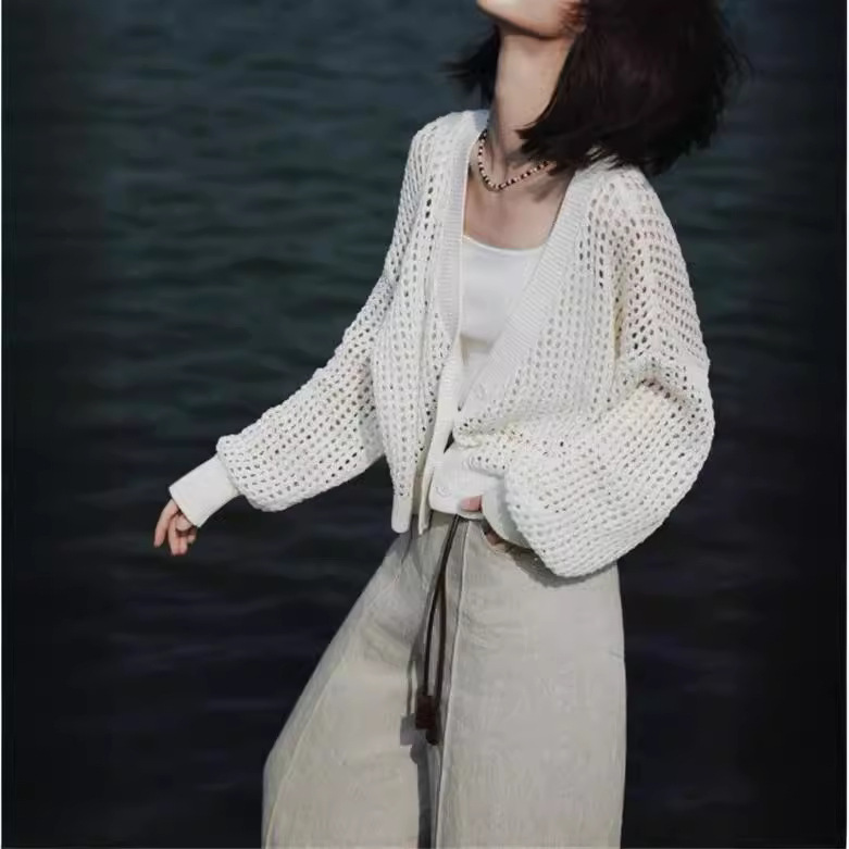 法式白色外搭冰丝镂空薄款防晒针织开衫女夏季披肩配裙子罩衫上衣