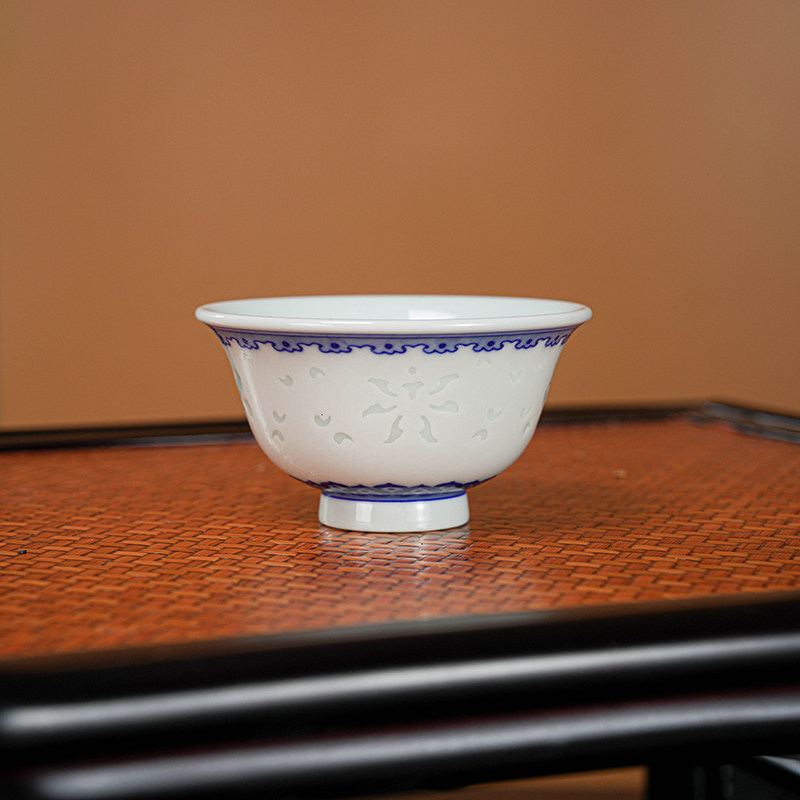 墨舍柴窑玲珑缠枝压手杯纯手工手绘主人杯景德镇陶瓷茶具高档图片