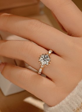 在逃公主手捧花钻戒莫桑石一克拉开口戒指女高级感百搭玫瑰花婚戒