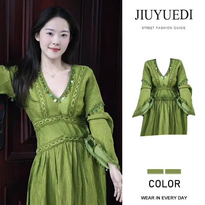 JIUYUEDI九月底独特绝美长裙2025早春新款法式绿色拼接V领连衣裙