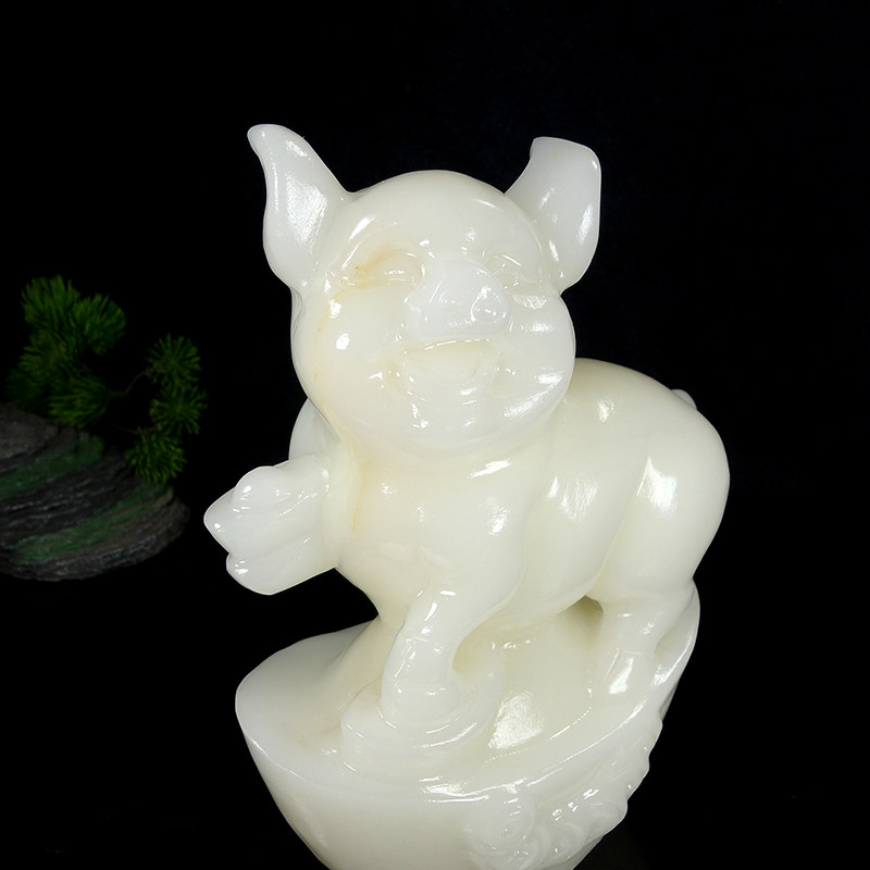 天然汉白玉发财猪摆件纯手工雕刻十二生肖猪办公室客厅招财装饰品