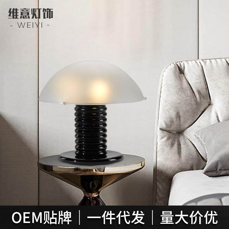 玻璃铁艺北欧创意简约台灯设计师卧室床头灯创意装饰高级台灯轻奢