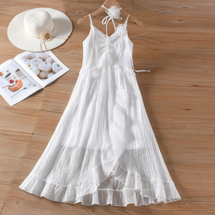 可扎染甜美度假风v领吊带连衣裙女纯白带玫瑰荷叶边裙子