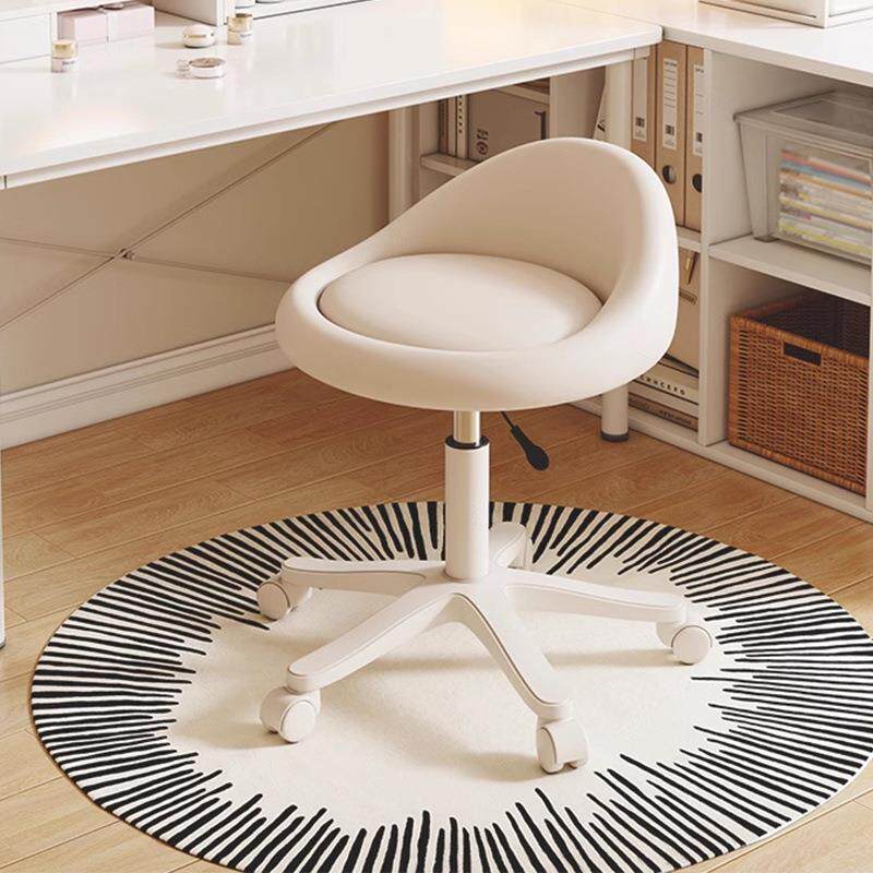 网红化妆椅女生卧室电脑椅轻奢高级感美甲椅子2026新款梳妆台凳子