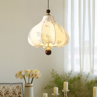 法式复古餐厅吊灯设计师中古餐桌主灯吧台灯创意浪漫卧室栗子吊灯