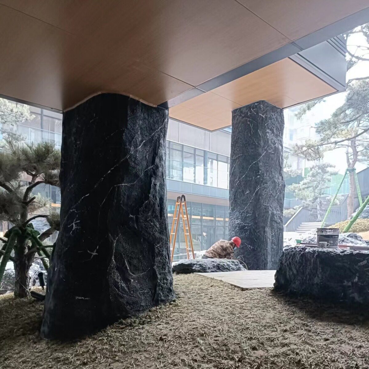景观塑石假山黑山石手工雕刻柱