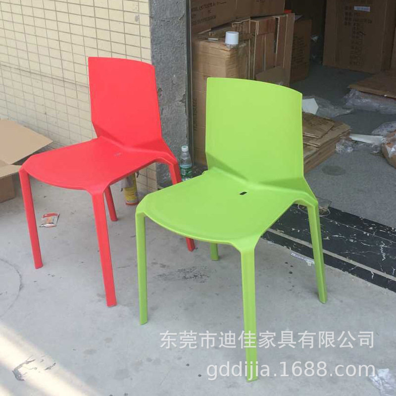 广东彩色塑胶餐椅简约PP一体成型椅子成人塑料可堆叠洽谈休闲椅