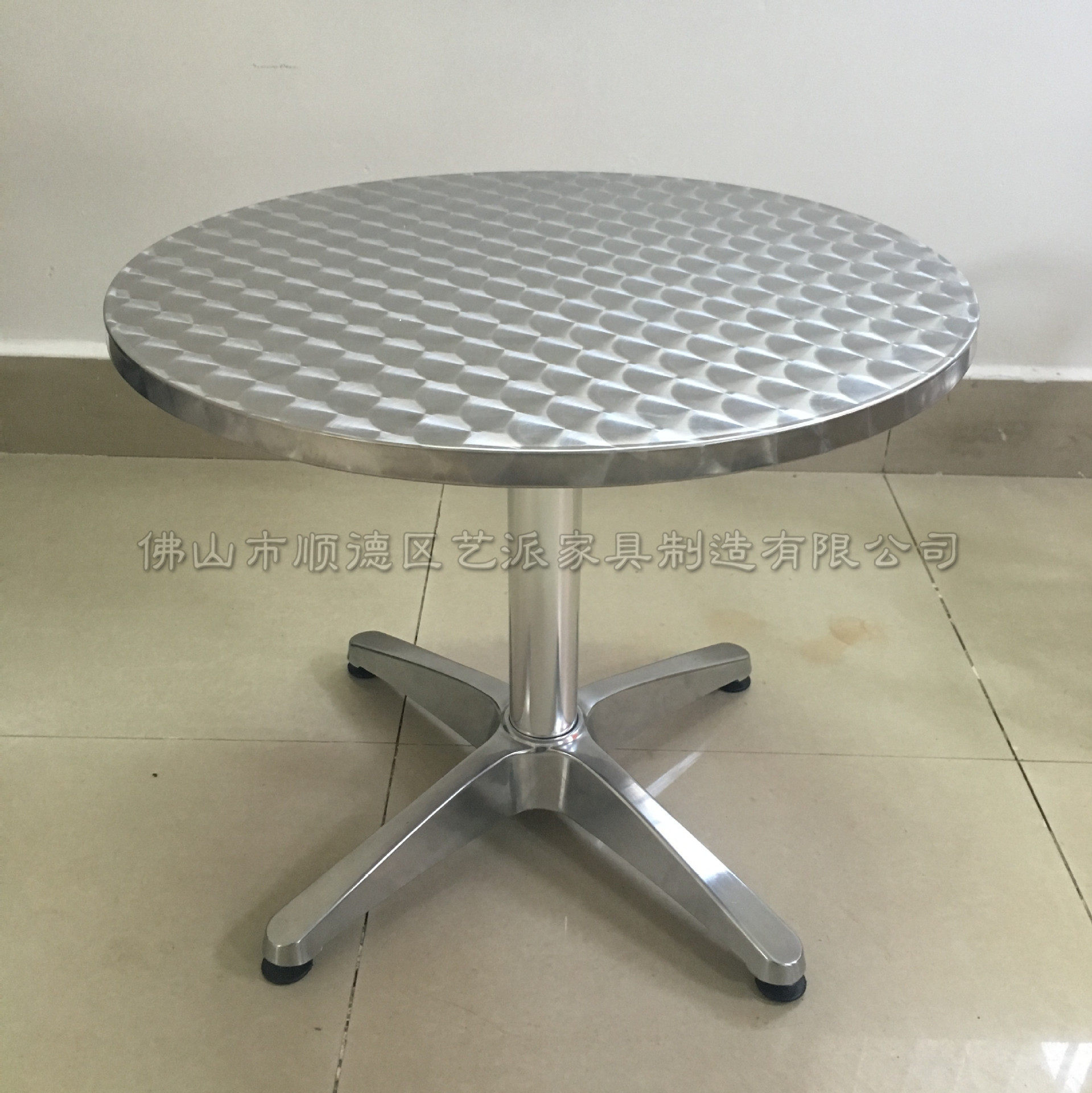 不锈钢铝合金包边木板餐桌
