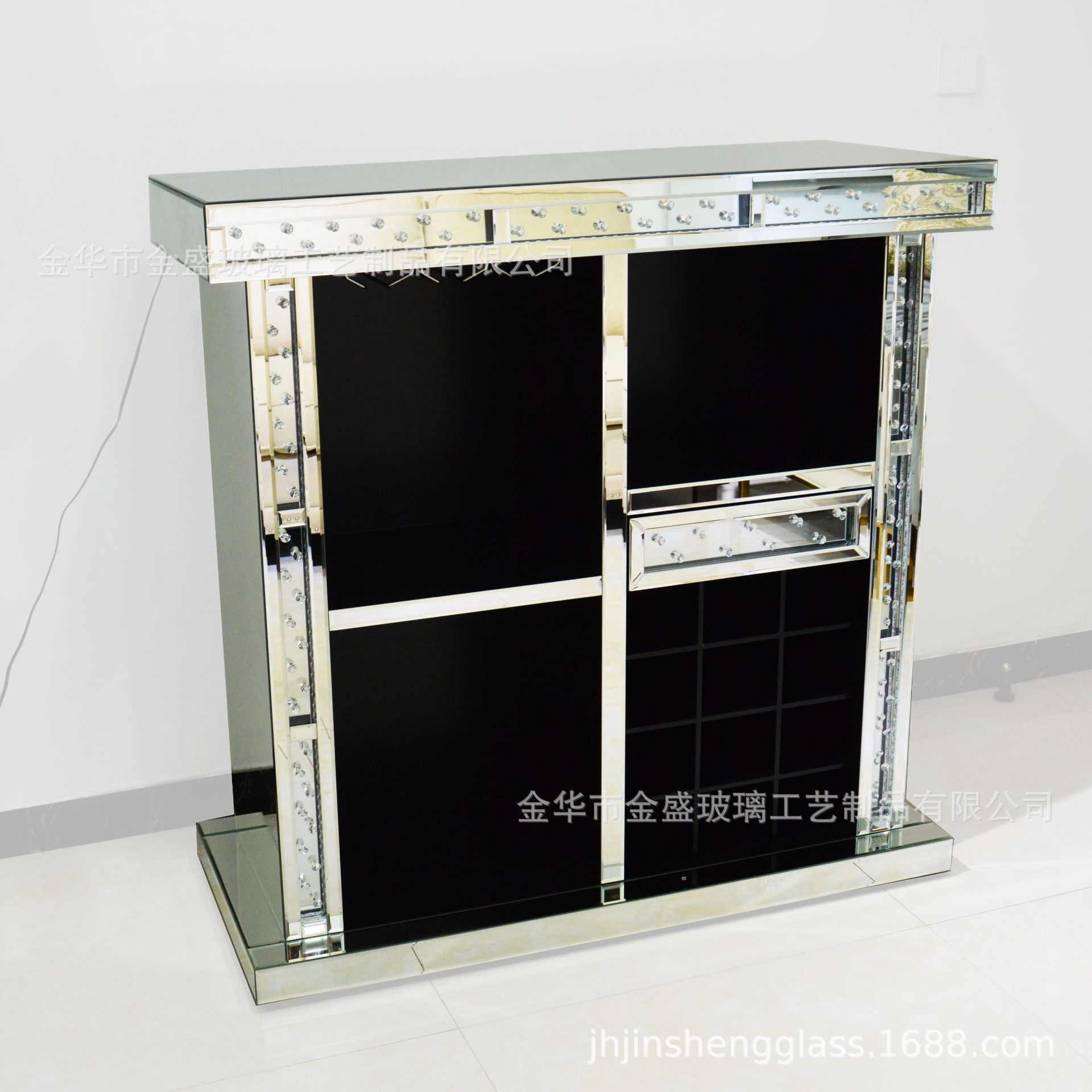 现代豪华水晶镶边带灯镜柜