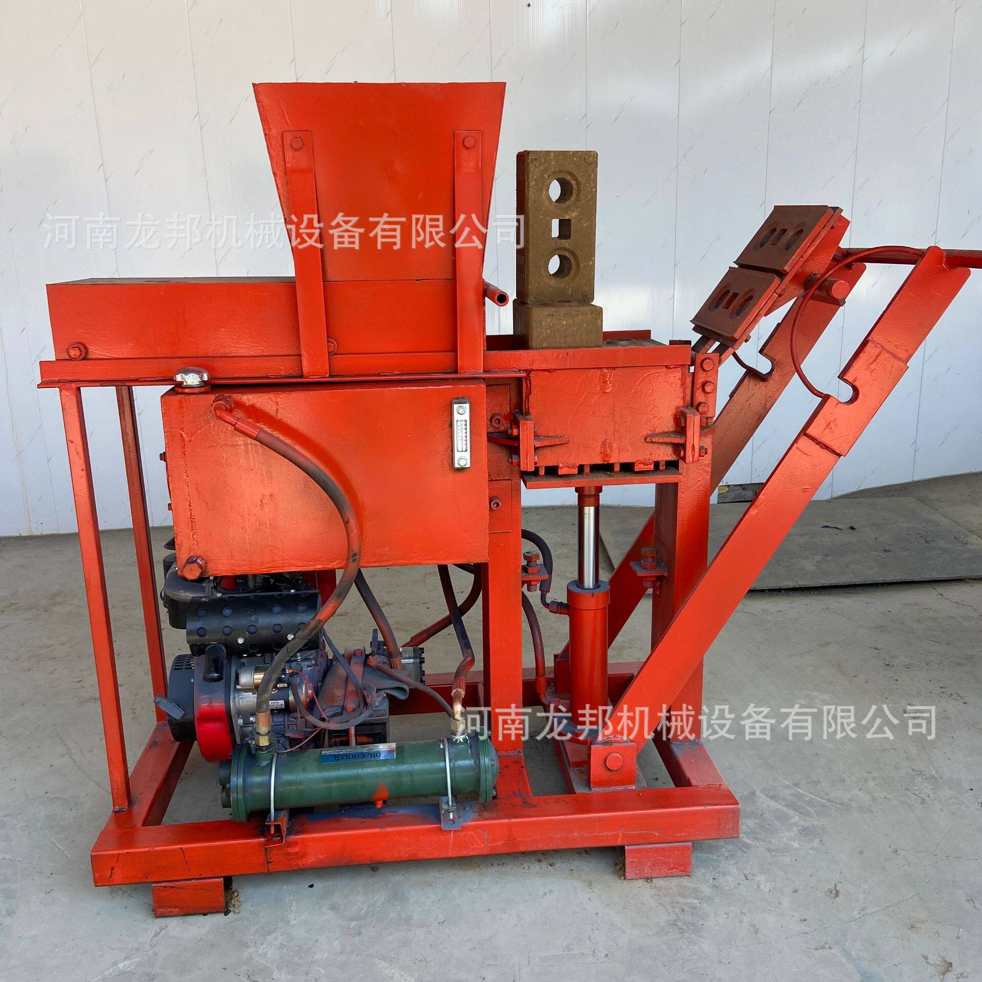 龙邦机械源头厂家一手货源供应优质小型柴油粘土制砖机低价出售