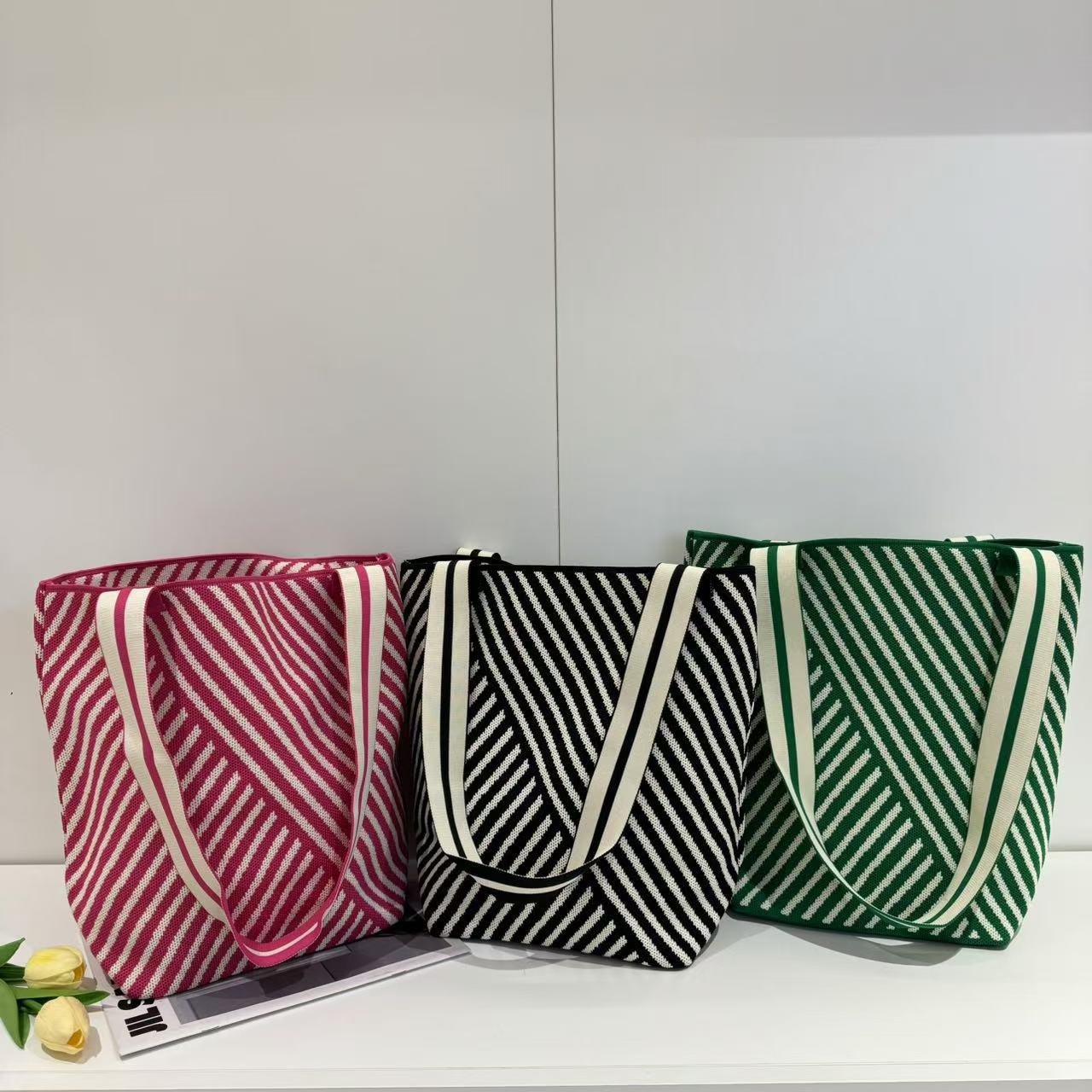 2025新款时尚条纹撞色单肩水桶包四季百搭简约针织大容量托特包手