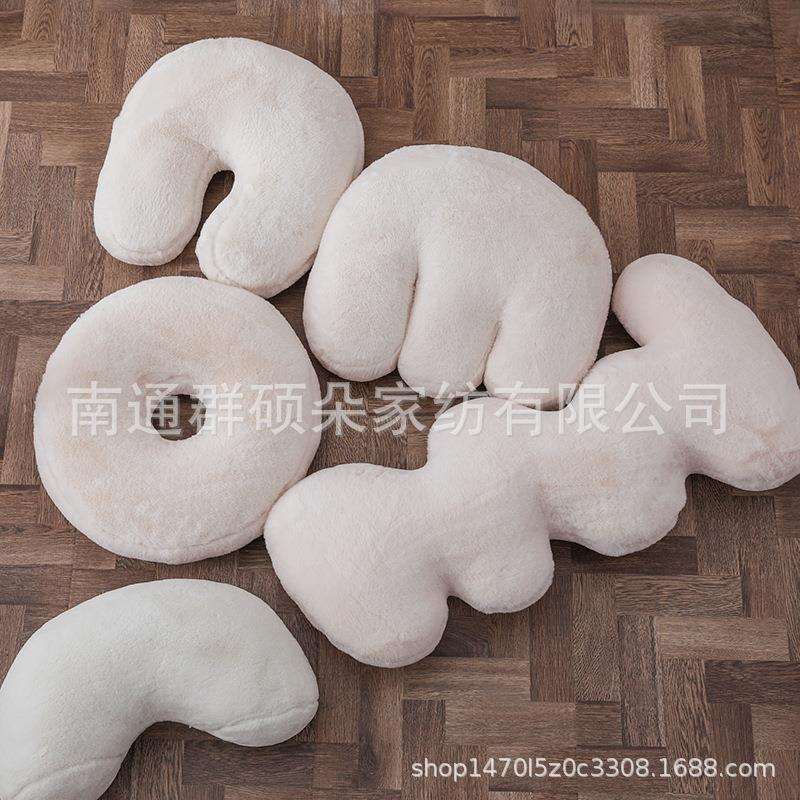 2021 ins抽象胖胖抱枕 兔绒民宿软装北欧风床头靠枕立体雕塑抱枕