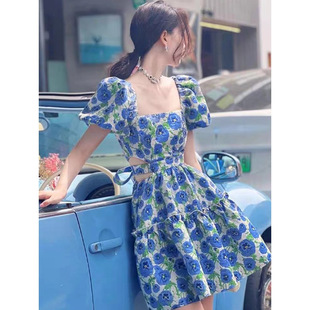 方领碎花连衣裙子女夏季 海边度假 2024新款 小个子高级穿搭茶歇法式