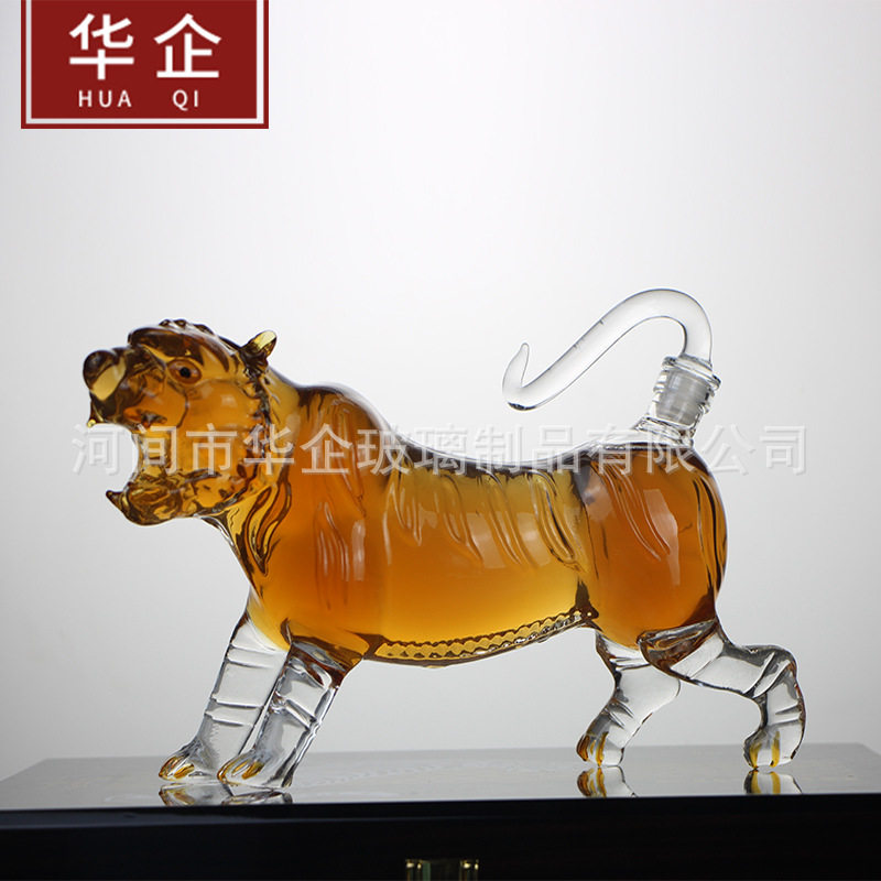 厂家供应老虎玻璃艺术酒瓶十二生肖工艺酒瓶加厚创意泡白酒瓶子新