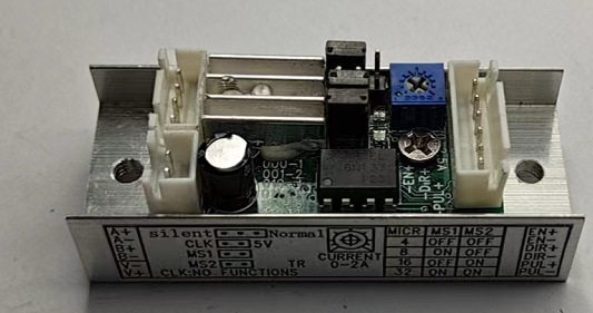 小体积步进电机驱动器　行业标准接口　接线方便高细分