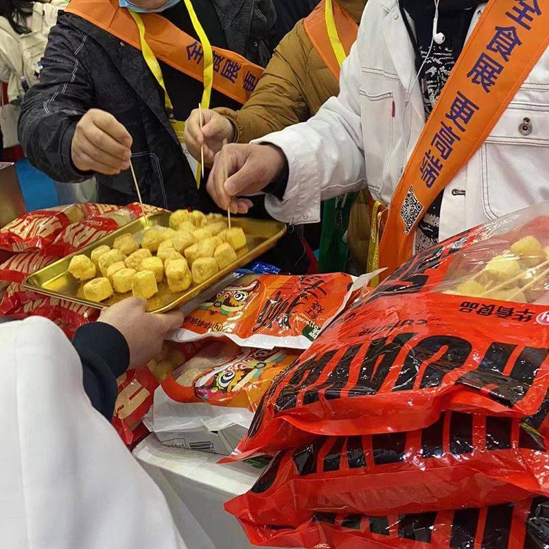 厂家出售烤肉串包全自动定量腐抱肉机YTB豆塞肉机