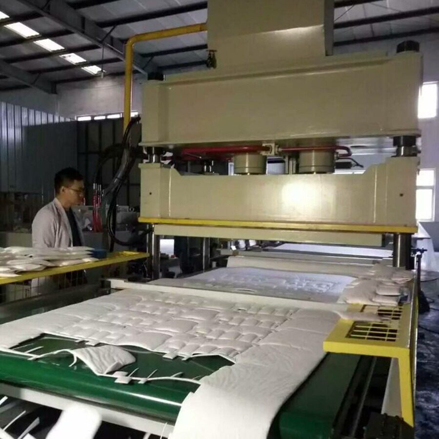 汽车吸音棉隔音棉隔热棉全自动封边裁切机加热成型机裁断机