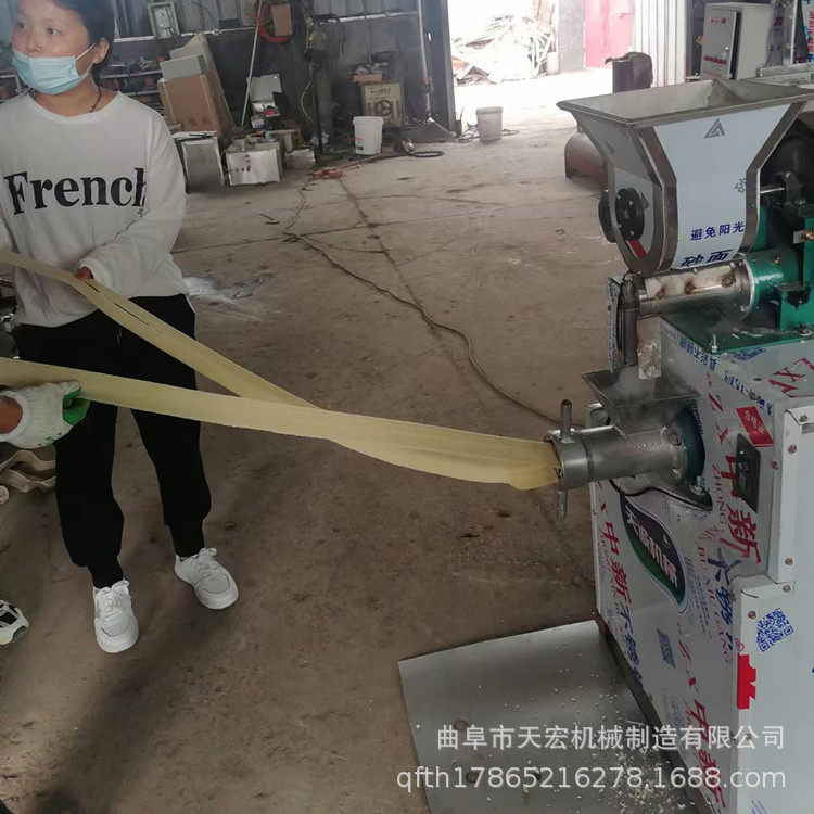 现货直发小型辣条机 一机多用辣片机 出机自熟辣条辣片机使用方便图片