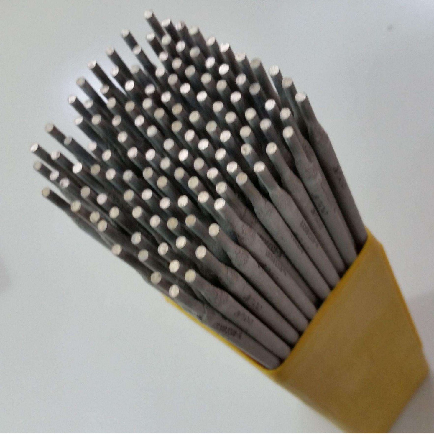 CHS147不锈钢焊条 A147电焊条 适用异种钢0Cr20Ni10Mn6焊接