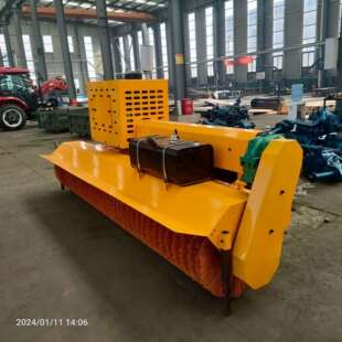 自带动力车载式除雪滚刷路面积雪扫雪设备环卫加装除雪