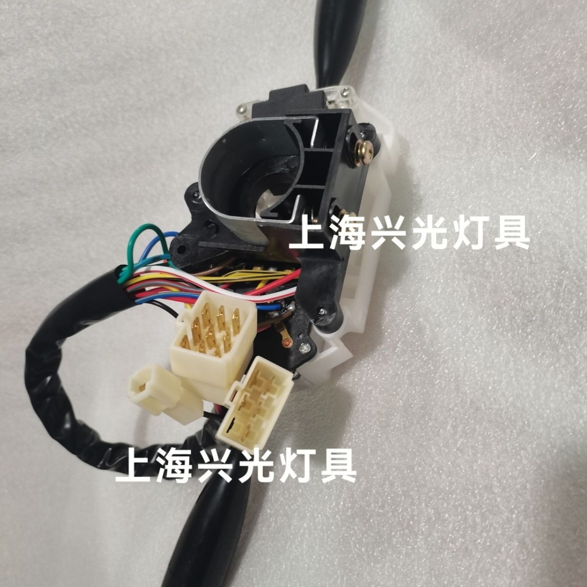 悍沃拖拉机配件:1504车组合开关1-5-9插头
