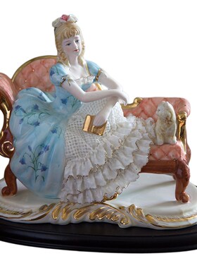 小猫坐沙发看书女孩蕾丝瓷偶客厅奢华陶瓷工艺品中古人物艺术摆件