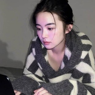 超重工 慵懒风条纹连帽套头毛衣女秋F冬新款 宽松加厚中长款 针织衫