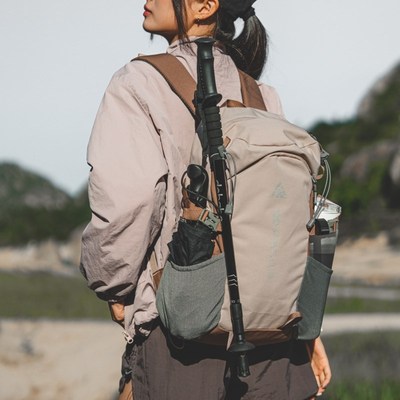 轻便户外运动登山包男女防水徒步旅游背包大容量双肩包书包男