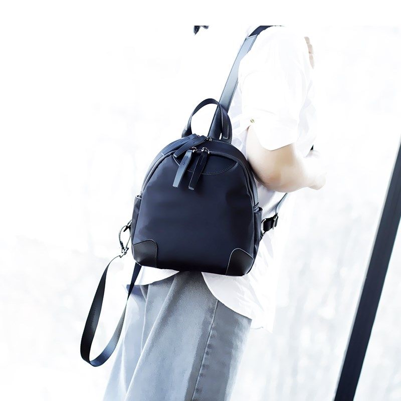 尼龙双肩包女2024新款时尚牛津布女士背包轻便休闲旅行帆布小背包