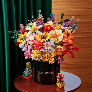 2025新款花束积木抱抱桶玫瑰纪念生日送男女朋友女孩毕业七夕礼物