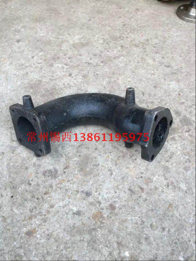 东方红LX704/754/800/804/D904排气管弯头(一边4孔一边3孔)