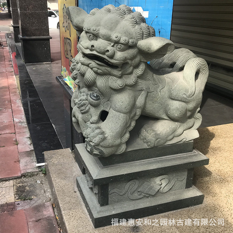 古建筑青石狮子一对加工庭院装饰献钱狮门口摆放品质保证