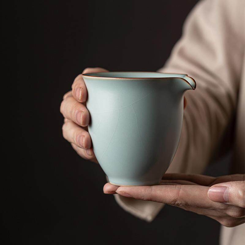 仿宋汝窑天青色陶瓷家用公道杯简约大容量分茶器茶桌配件开片可养