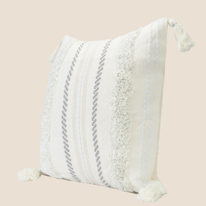 NEWC新宸优品法式奶油风抱枕客厅沙发簇绒流苏装饰靠枕家用可拆洗