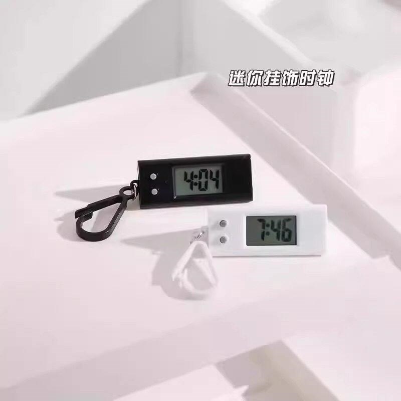 速发新款三角迷你小时钟简约儿童学习数字电子表便携挂件