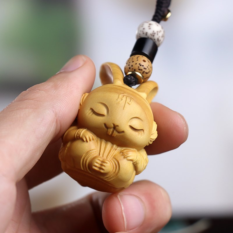 速发机件木雕生肖兔子手把件木质动物中式摆件手黄汽车挂杨扣配饰