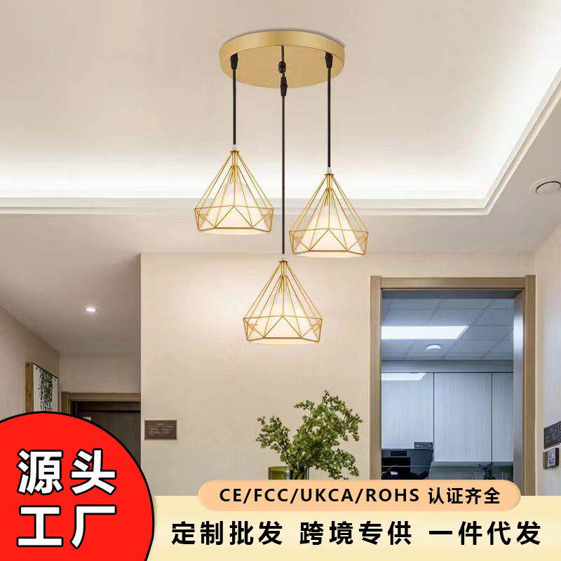 新款现代简约餐厅吊灯led三角北欧风网红客厅卧室灯家用灯饰中山