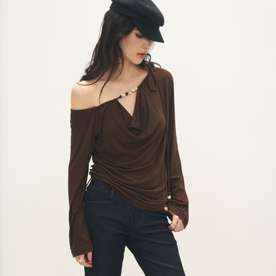 ANTIFORM设计感斜肩收腰上衣