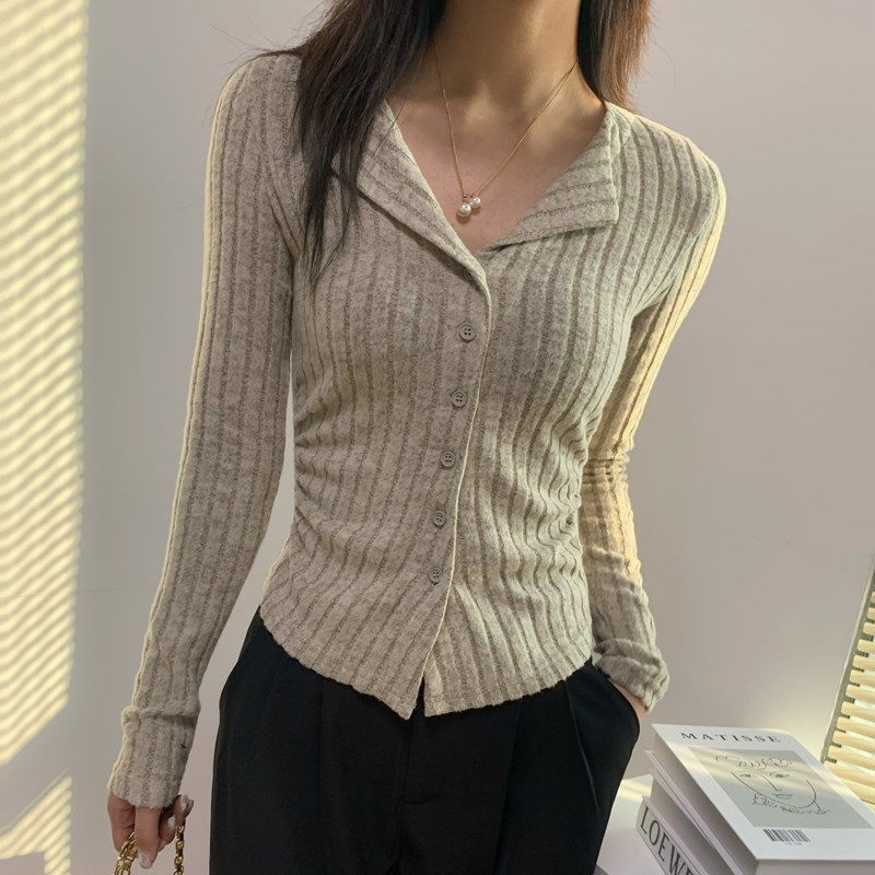 设计感褶皱收腰V领上衣女2025秋冬新款修身显瘦小翻领针织打底衫