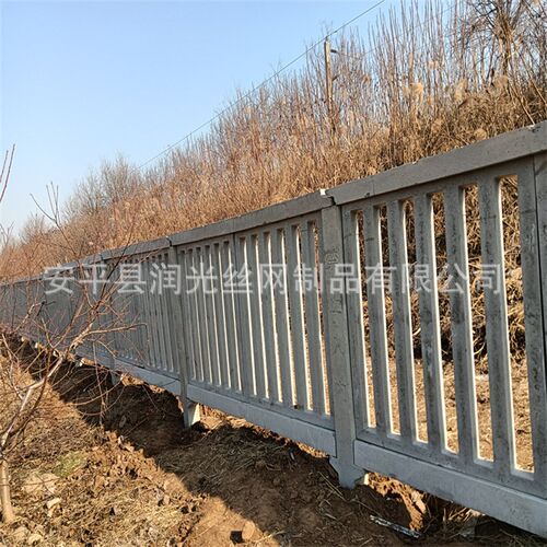 速发润光铁路水泥防护栅栏高铁防护栏杆公路路基护栏水泥立柱