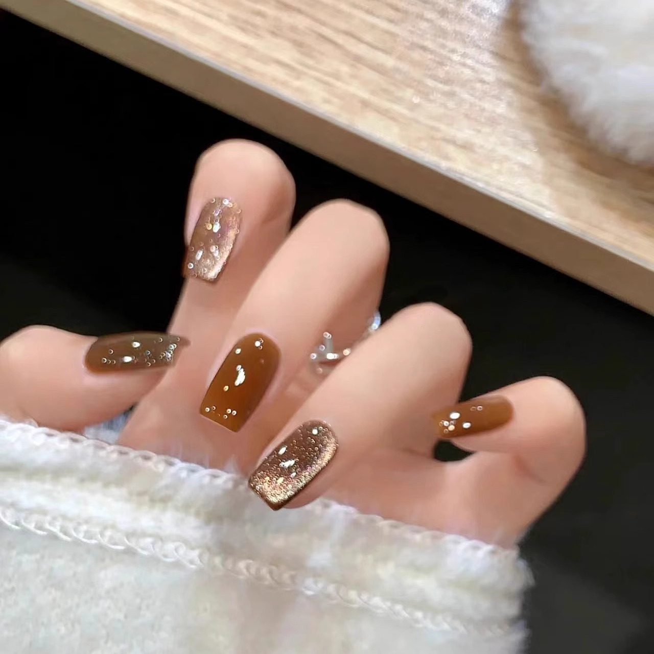 焦糖奶咖晶石猫眼手工穿戴甲2025年气质爆闪跳色可拆卸美甲贴片女